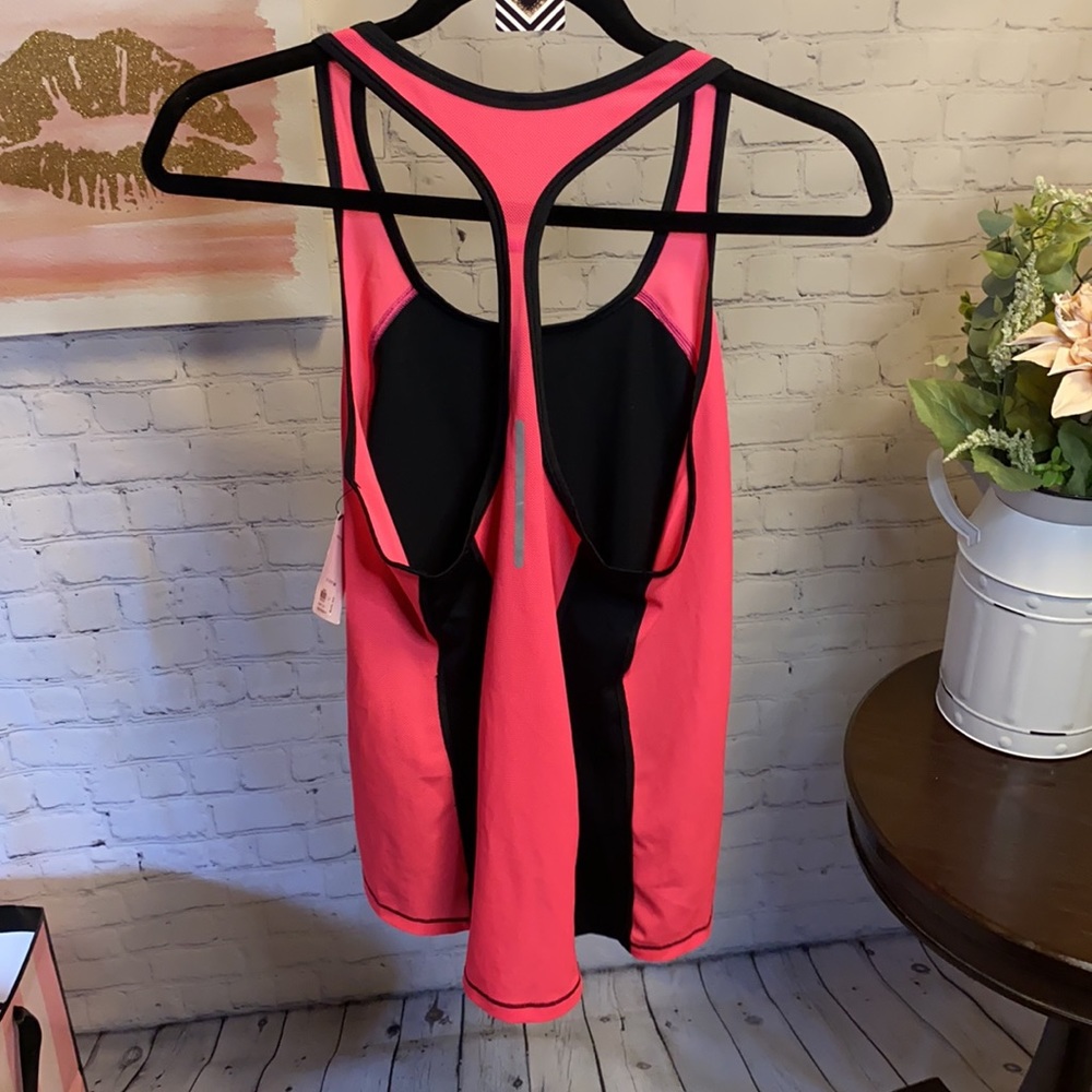 Victoria’s Secret sport Razorback - Picture 2 of 6